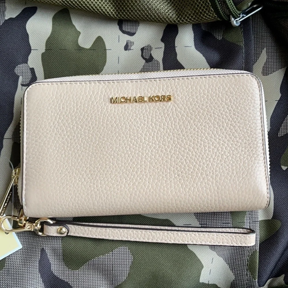 Michael Kors Jet Set Travel Lg Flat Multifunctional Phone Case-Wristlet-Wallet